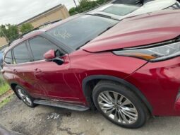 Salvaged Cars 2021 Toyota HighlanderToyota