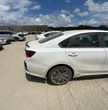 Salvaged Cars 2021 Kia...