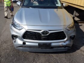 Salvaged Cars 2020 Toyota HighlanderToyota