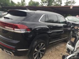 Salvaged Cars 2024 Volkswagen Atlas Cross SportVolkswagen