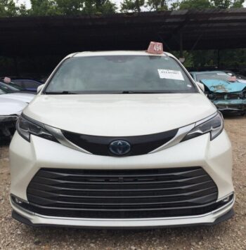 Salvaged Cars 2021 Toyota...