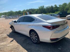 Salvaged Cars 2021 Lexus ESLexus
