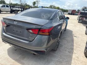 Salvaged Cars 2021 Nissan AltimaNissan