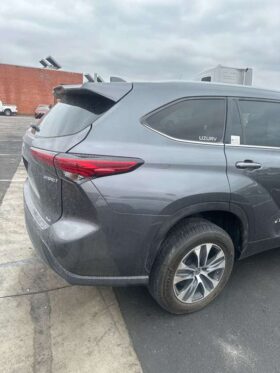 Salvaged Cars 2023 Toyota HighlanderToyota