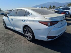 Salvaged Cars 2022 Lexus ESLexus