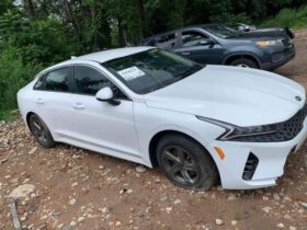 Salvaged Cars 2021 Kia k5Kia