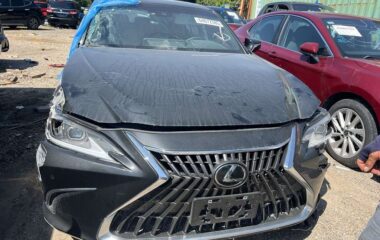 Salvaged Cars 2025 Lexus ESLexus