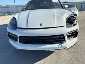 Salvaged Cars 2019 Porsche CayennePorsche