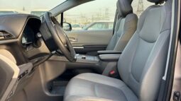 Toyota Sienna XLE Hybrid Sunroof Full Option 2022