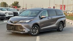 
										Toyota Sienna XLE Hybrid Sunroof Full Option 2022 full									