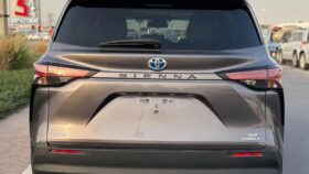 Toyota Sienna XLE Hybrid Sunroof Full Option 2022