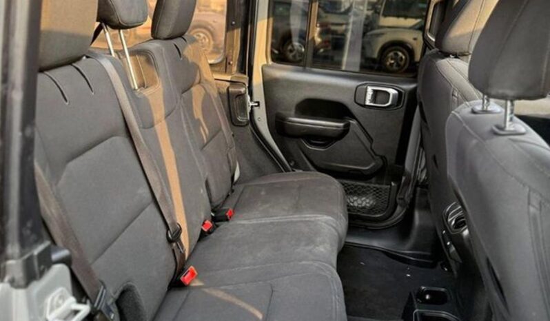 
								Jeep Wrangler Unlimited Sport 3.6L A/T full									