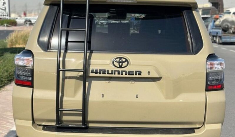 
								Toyota 4Runner SR5 Premium full									