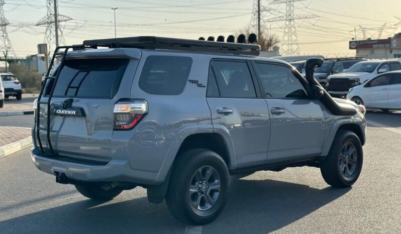 
								Toyota 4Runner TRD Off Road full									