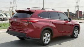 Toyota Highlander Hybrid leather seats low mileage