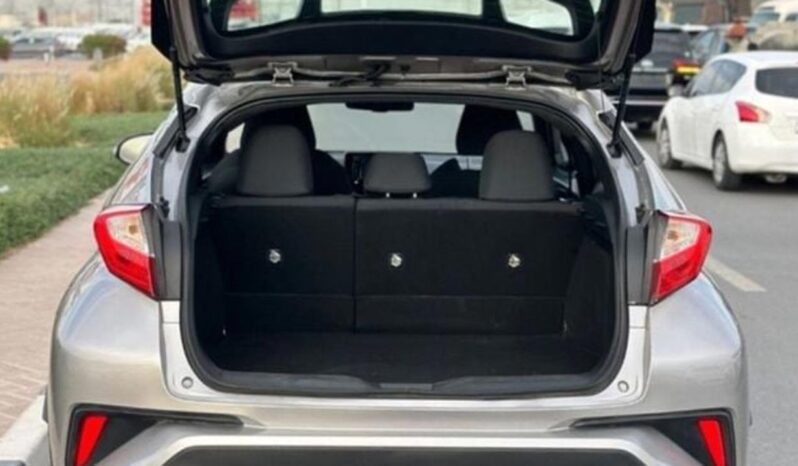 
								Toyota CHR XLE push start, blind spot Full Option full									