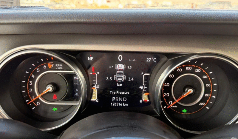 
								Jeep Wrangler Unlimited Sahara 3.6L full									