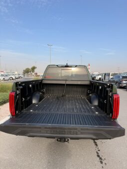 
										TOYOTA TUNDRA SR5 4×4 full									