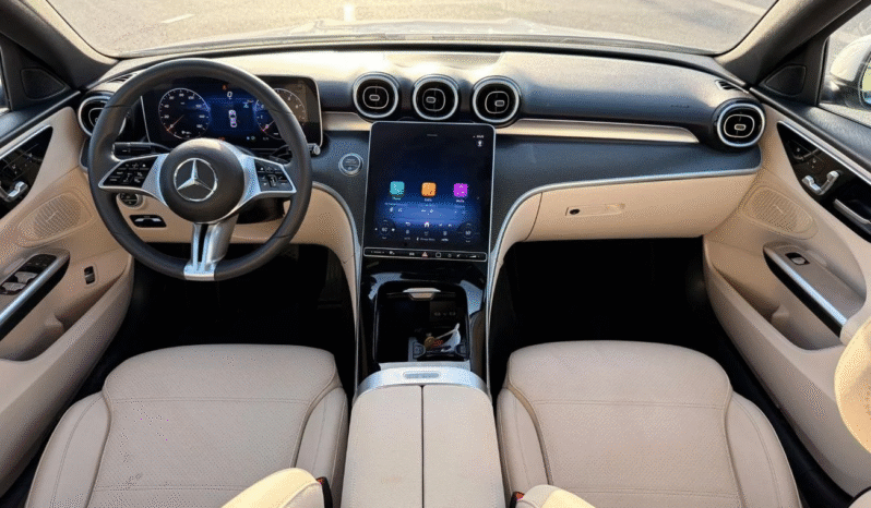 
								Mercedes-Benz C 300 2025 premium full									