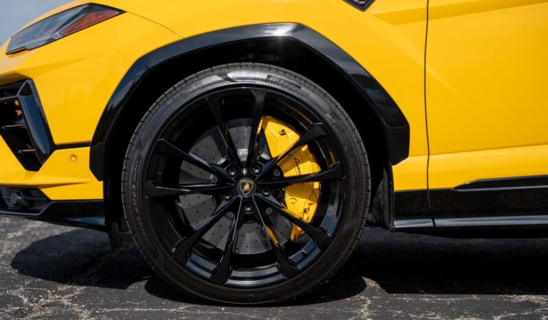 
								Lamborghini URUS S full									