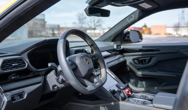 
								Lamborghini URUS S full									