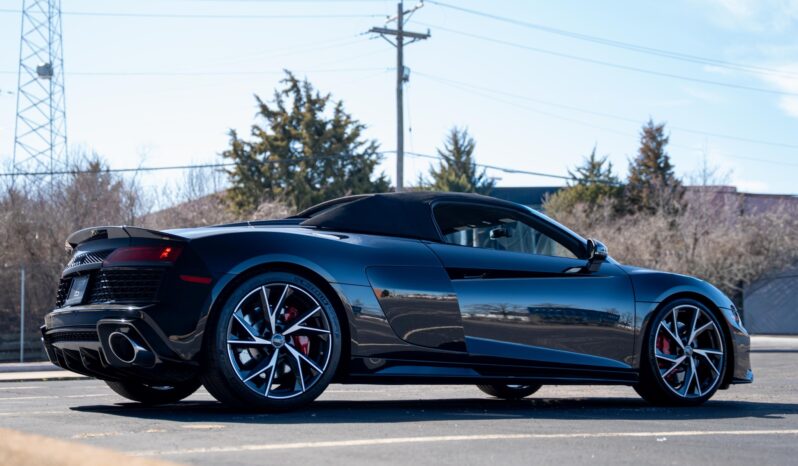 
								Audi R8 V10 SPYDER full									