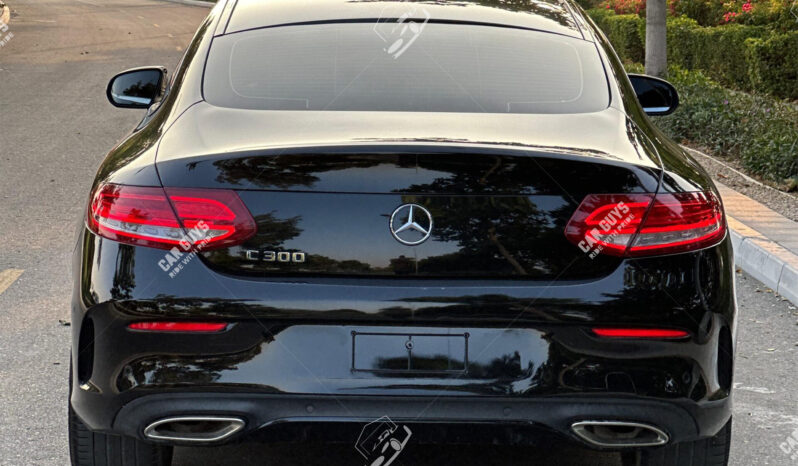 
								Used Mercedes-Benz C-300 full									
