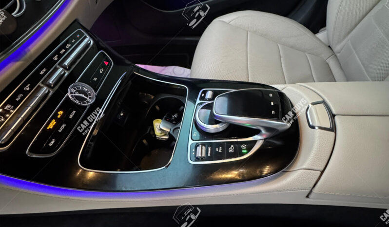 
								Used Mercedes-Benz E300 full									