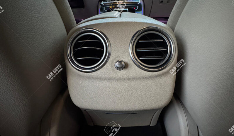 
								Used Mercedes-Benz E300 full									