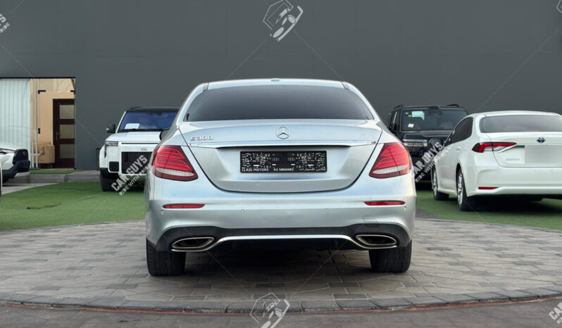 
								Used Mercedes-Benz E300 full									