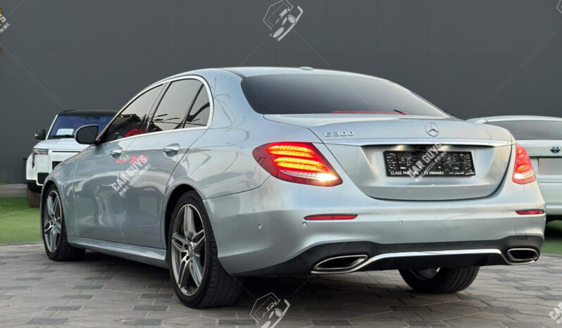 
								Used Mercedes-Benz E300 full									