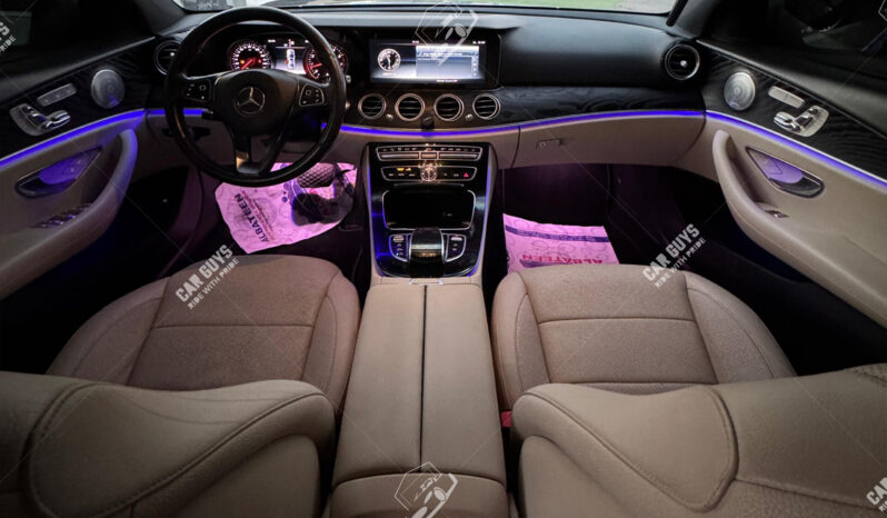 
								Used Mercedes-Benz E300 full									