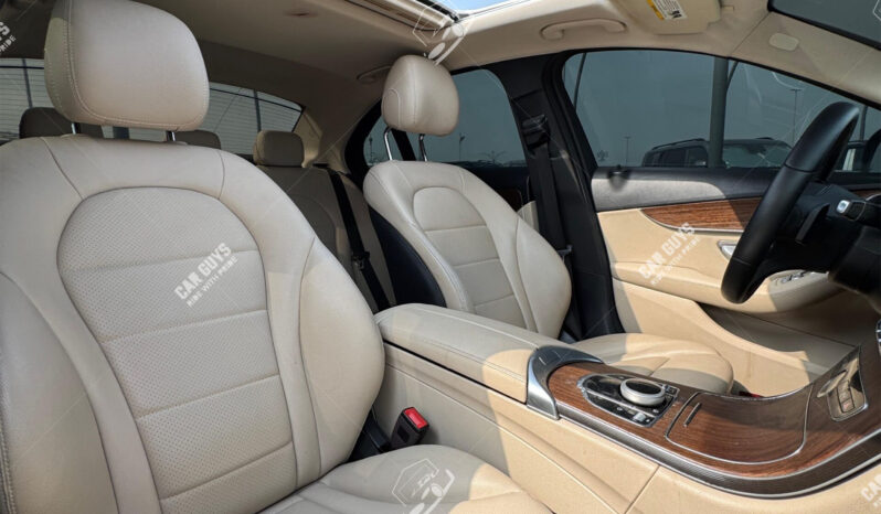 
								Used Mercedes-Benz C300 full									