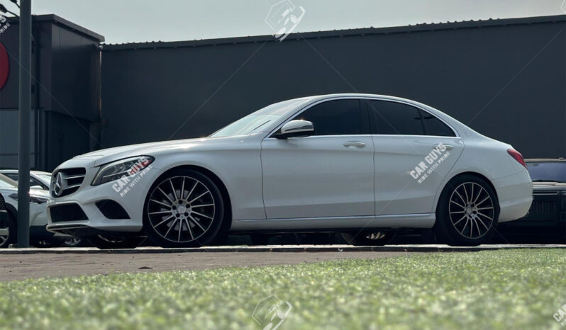 
								Used Mercedes-Benz C300 full									