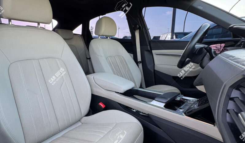 
								Used Audi Q8 E-tron full									