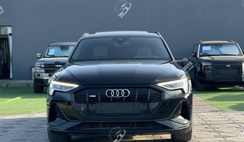 
								Used Audi Q8 E-tron full									