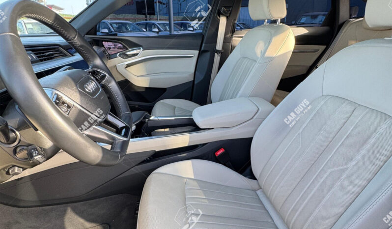 
								Used Audi Q8 E-tron full									