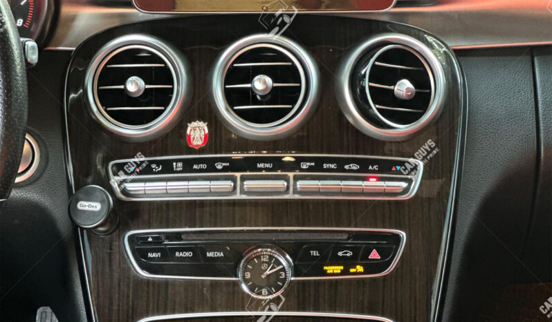 
								Used Mercedes-Benz C300 full									