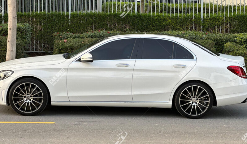 
								Used Mercedes-Benz C300 full									