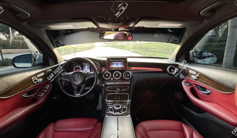 
								Used Mercedes-Benz C300 full									