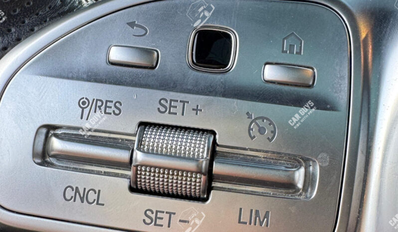 
								Used Mercedes-Benz E200 full									