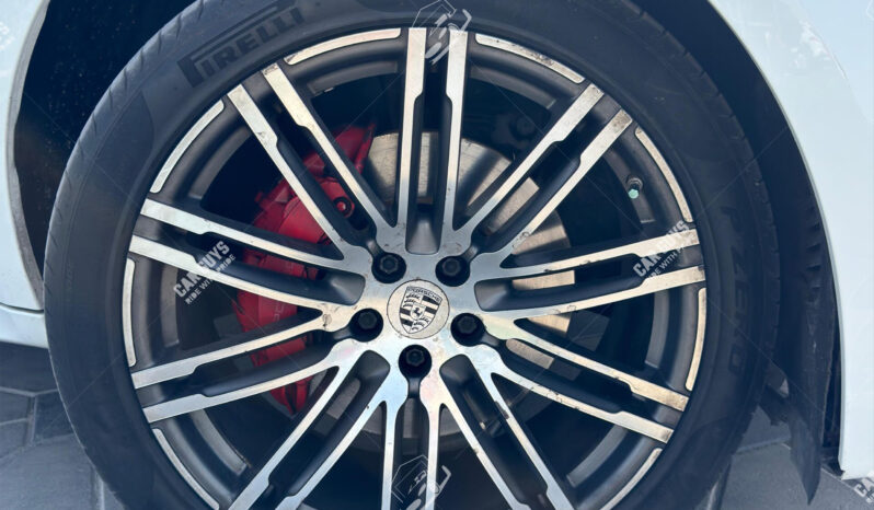 
								Used Porsche Macan Turbo full									