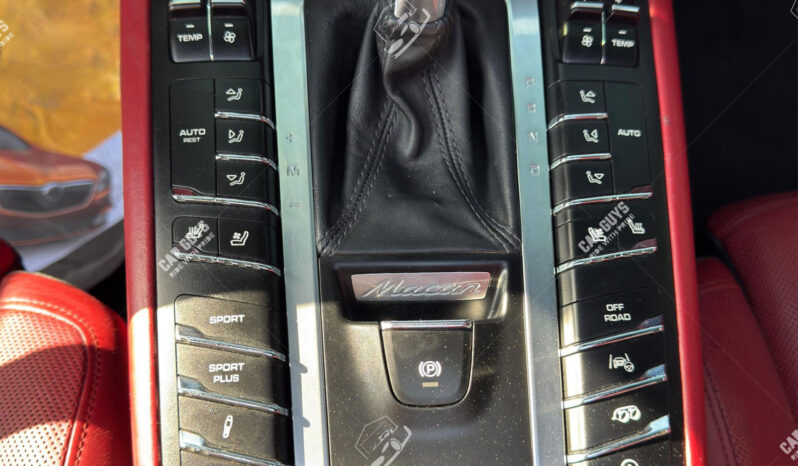 
								Used Porsche Macan Turbo full									