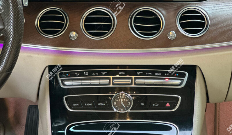 
								Used Mercedes-Benz E200 full									