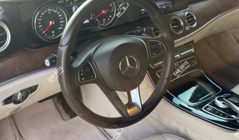 
								Used Mercedes-Benz E200 full									