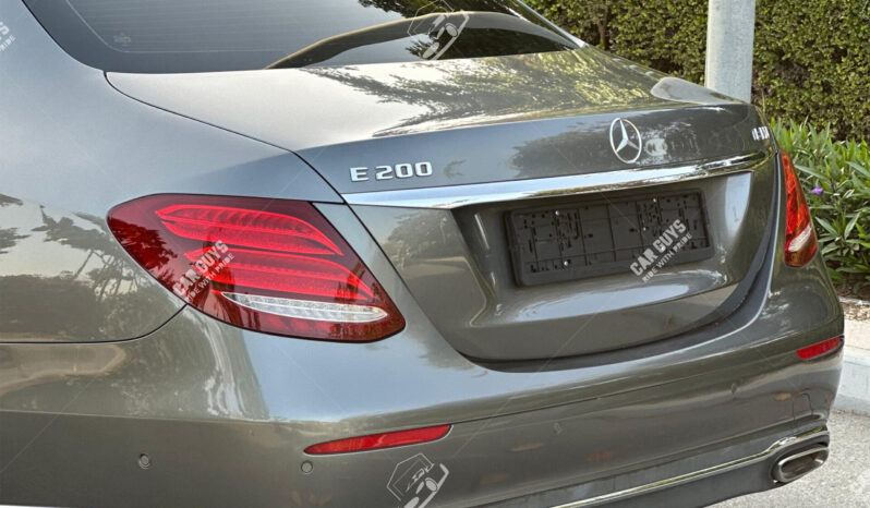 
								Used Mercedes-Benz E200 full									