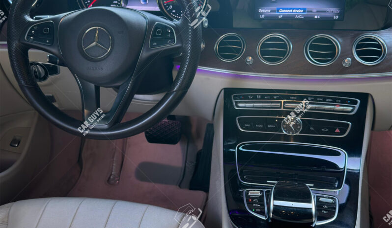 
								Used Mercedes-Benz E200 full									