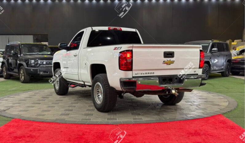 
								Used Chevrolet Silverado LT full									