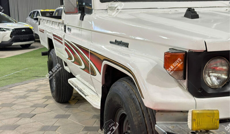 
								Used Toyota Land Cruiser full									